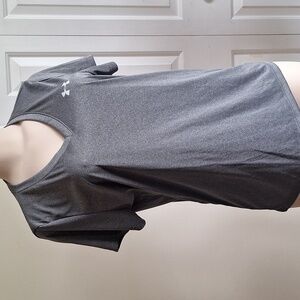 3/$20 Under Armour Women's Charcoal V-Neck Tee Size L